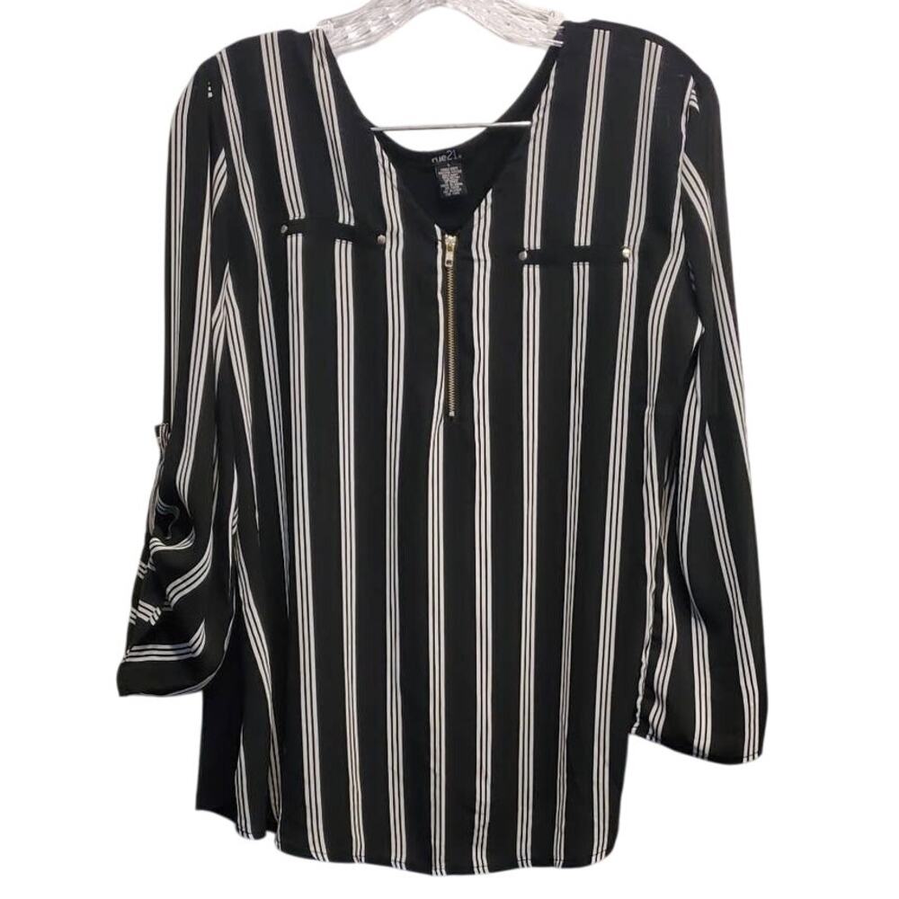 Rue 21 Long Sleeve Black & White Blouse Size Large